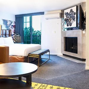 Deluxe Queen Suite