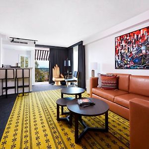 Signature King Suite City View & Balcony
